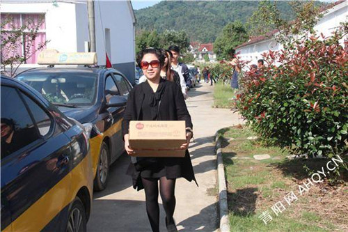 安徽hth官网入口重阳节开展敬老活动