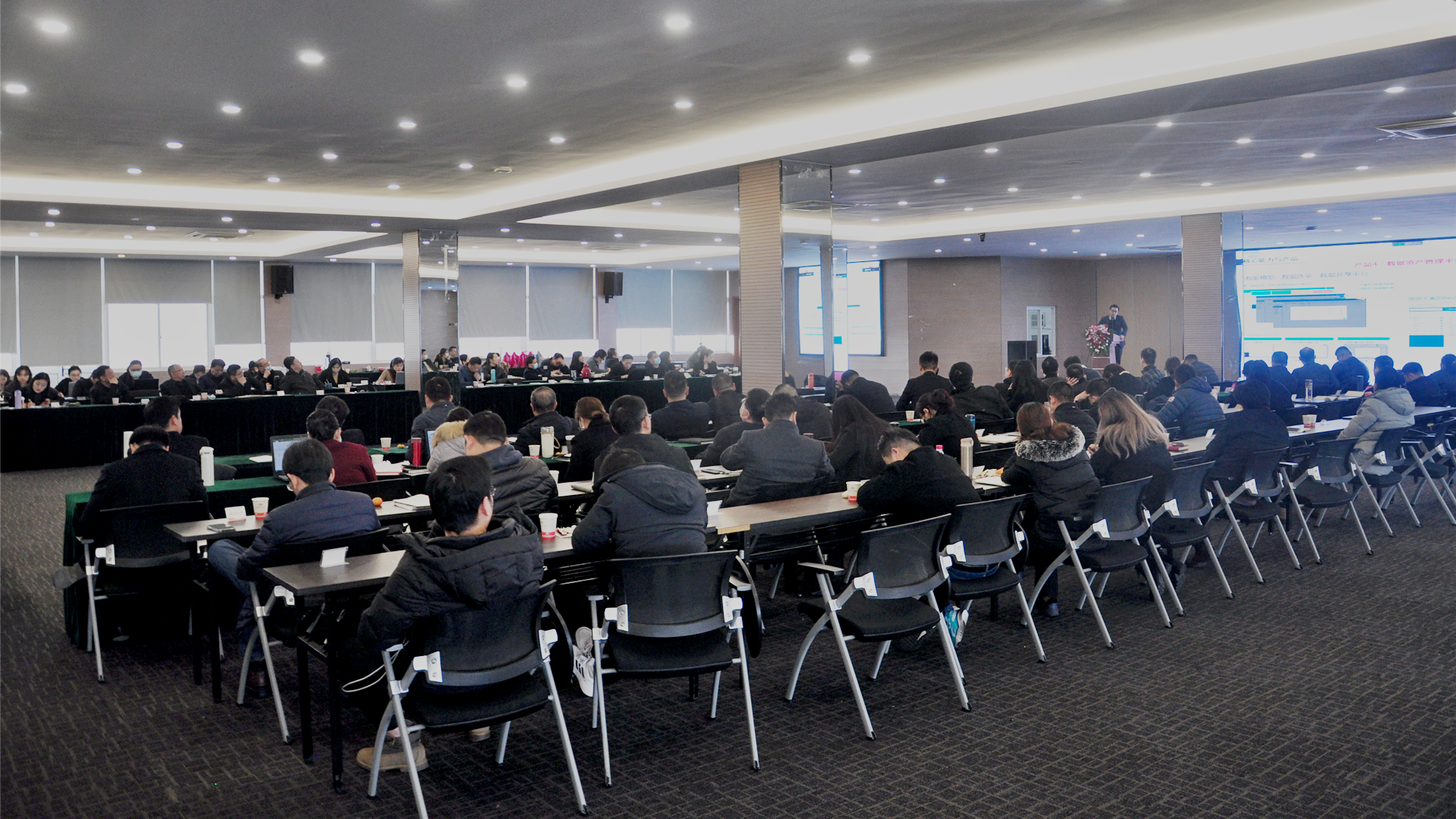 融合聚力 共筑华章：hth官网入口2022年集团规划大会圆满召开