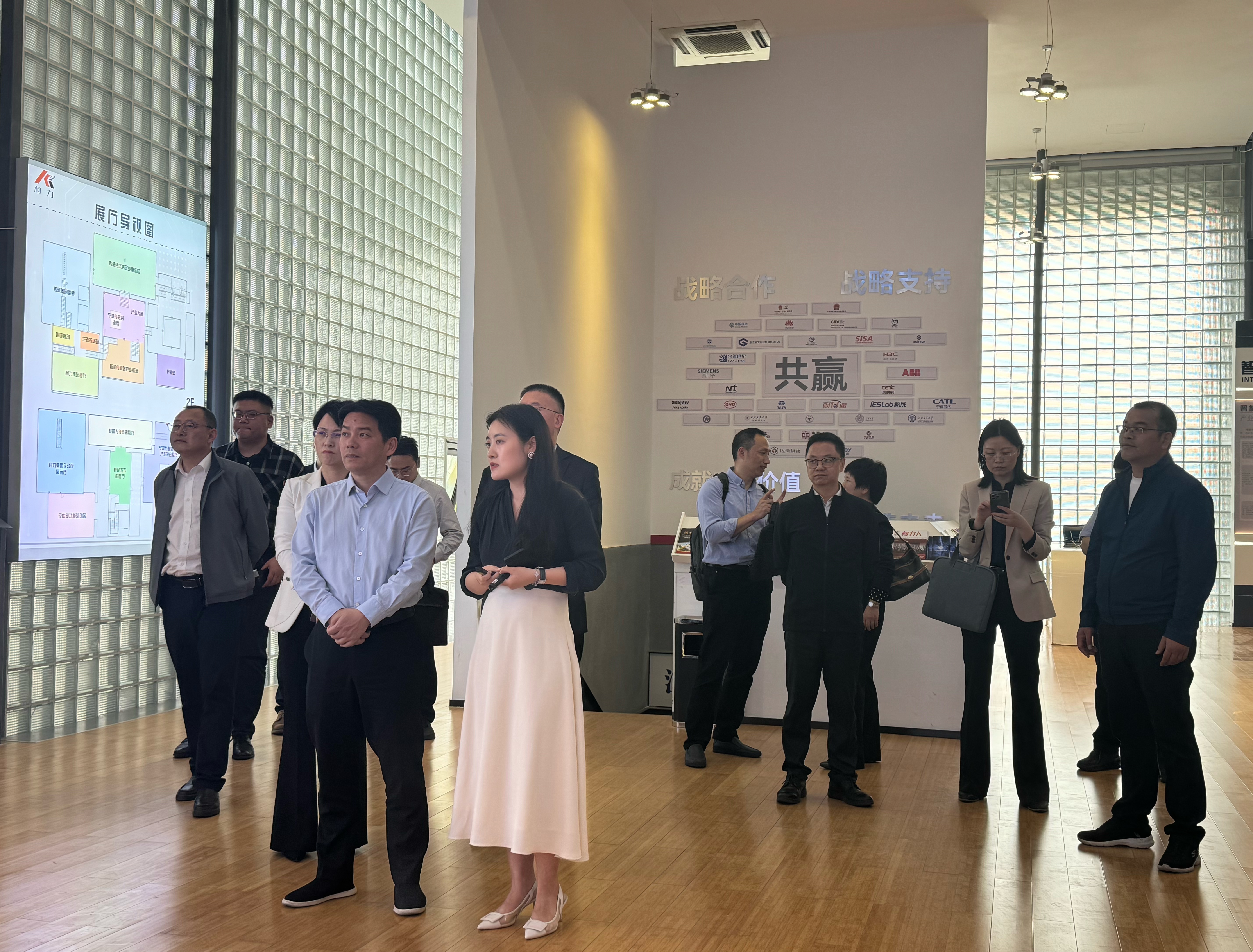 宁波市政府副市长徐强一行莅临hth官网入口传感调研指导